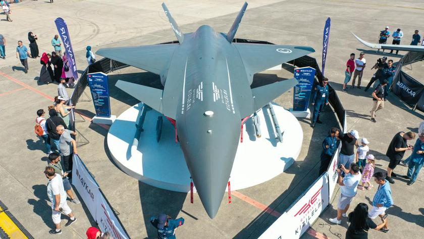 Turkish Baykar Bayraktar Kizilelma Unmanned Fighter Aircraft - Real ...